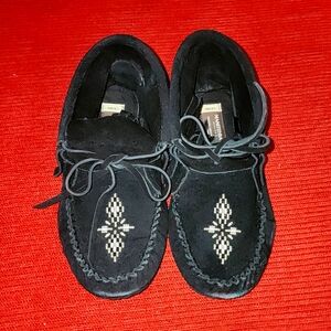 Manitobah Mukluks Paddle Moccasin Bootie EUC